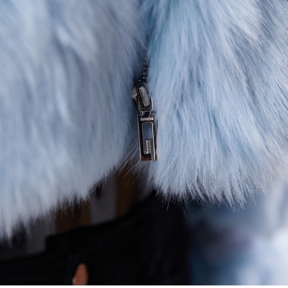 Powder blue faux fur cropped bomber - Picture 6 of 7